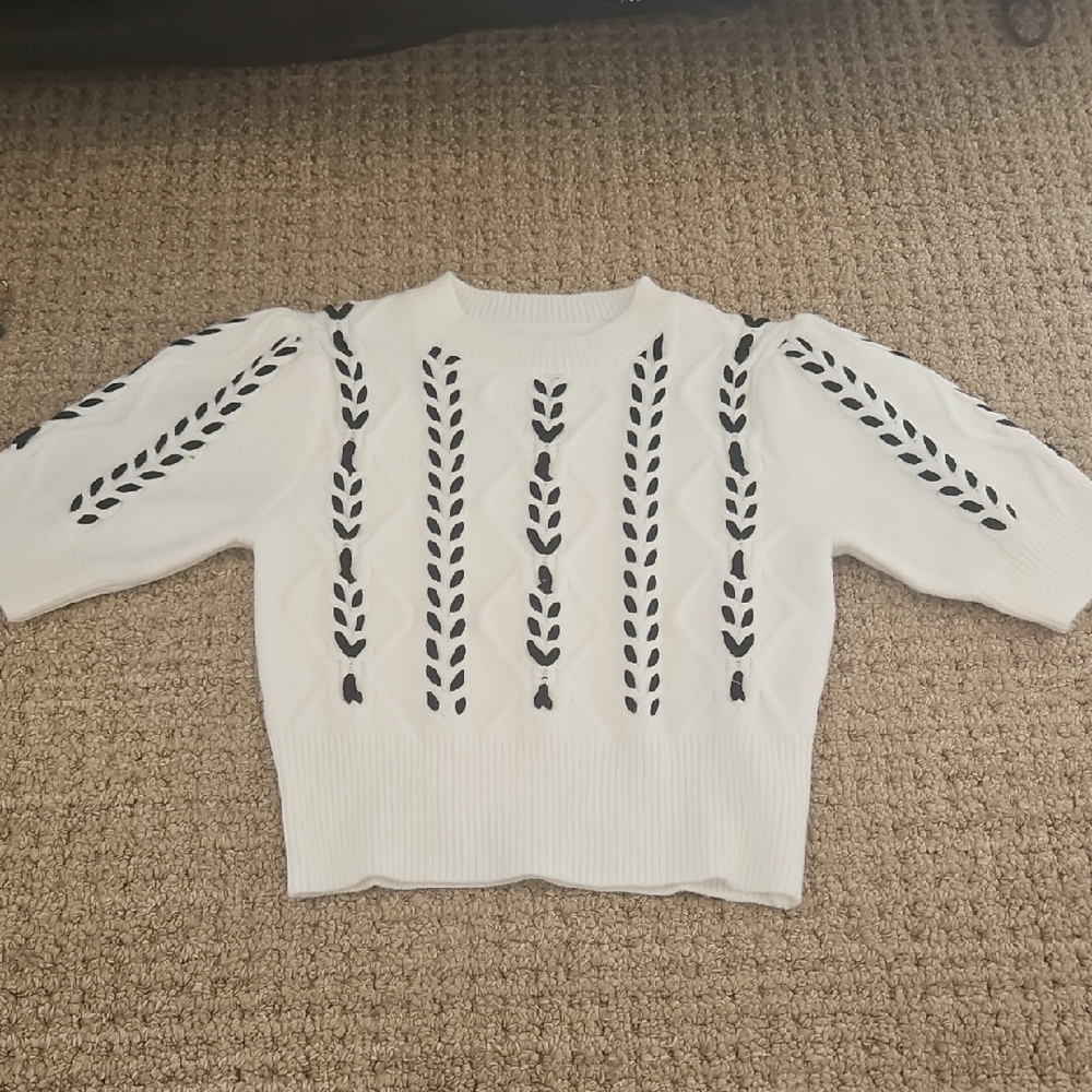 Commense White and Black Patterned Sweater